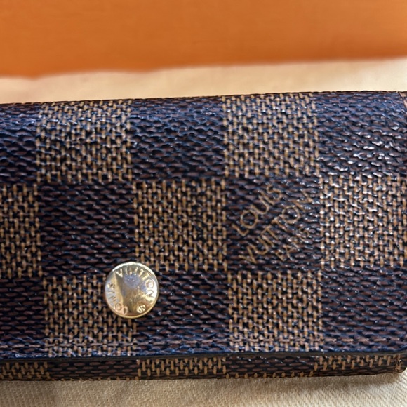 100% Authentic Louis Vuitton Damier Ebene 4 Key Cles - Picture 9 of 9